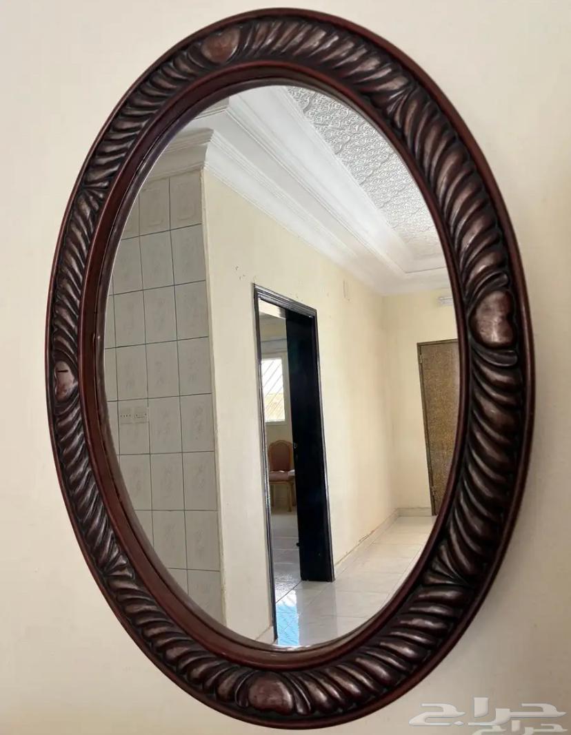 Elegant Classic Table and Mirror64329893277570112