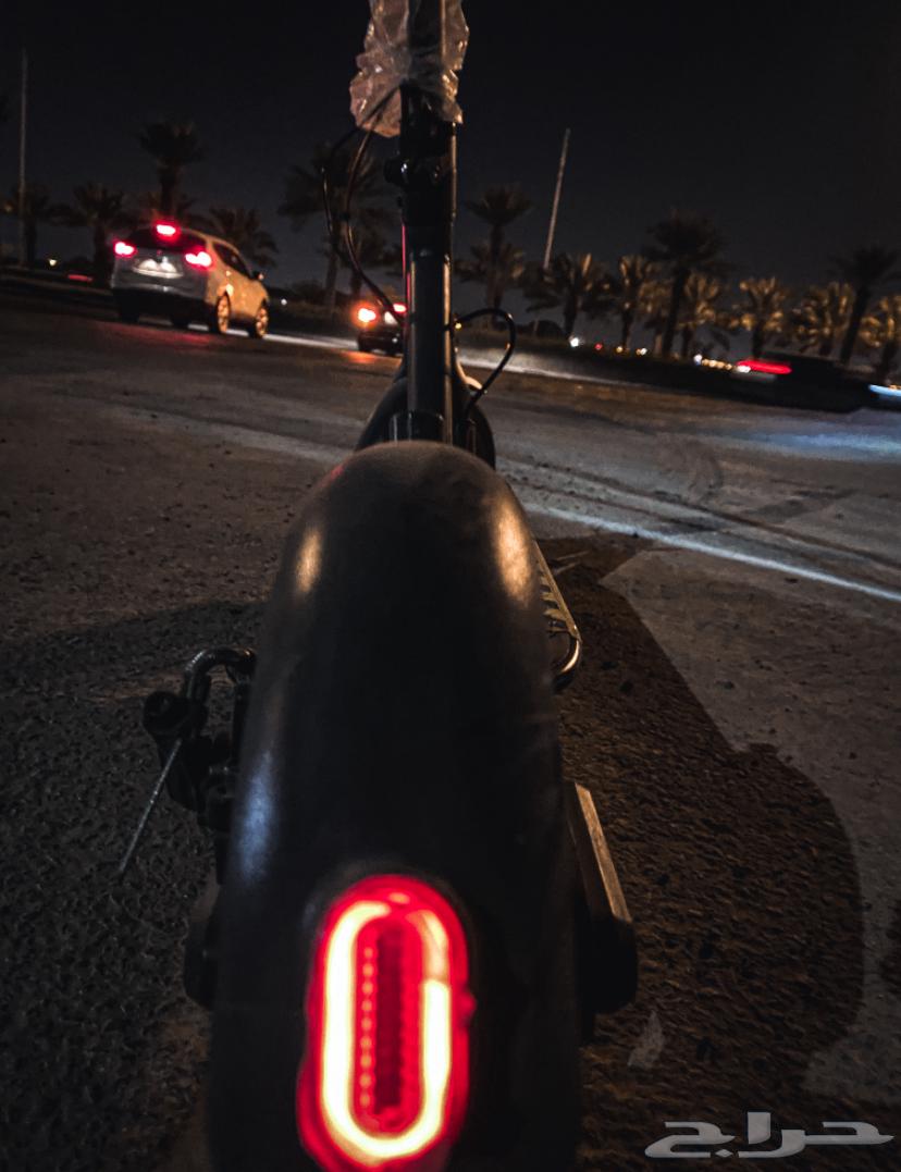 Electric Scooter with Speed up to 6664326000774402112