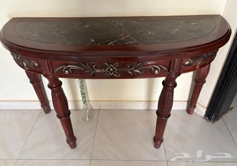 Elegant Classic Table and Mirror64329893277570111