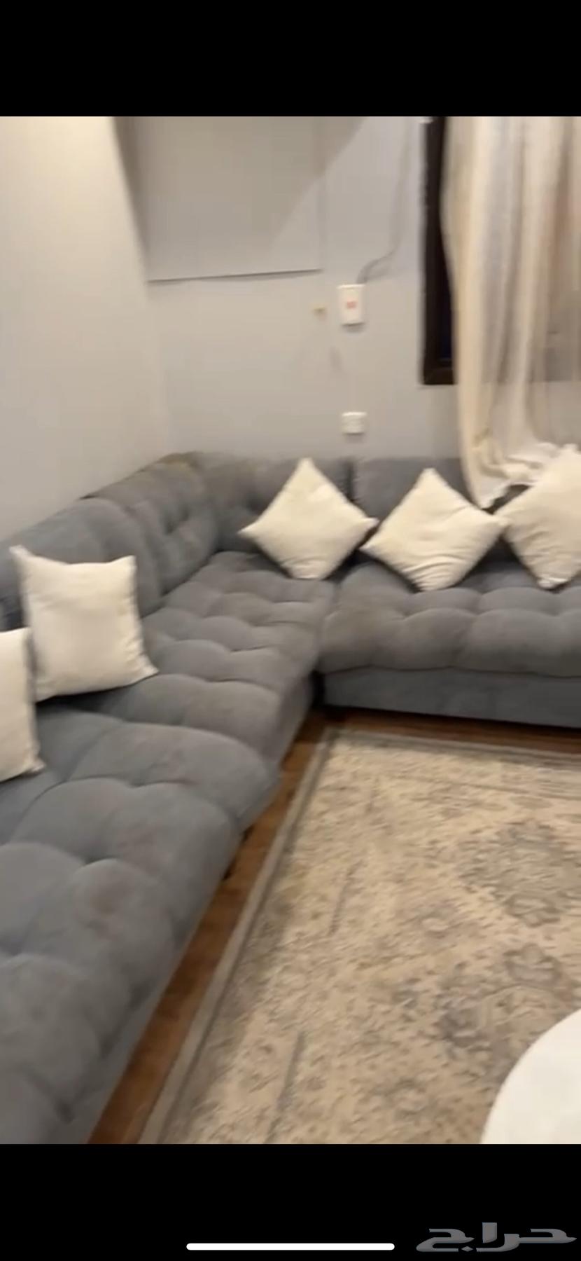 كنب مستخدم سبرنق مع طاوله64328378822530112