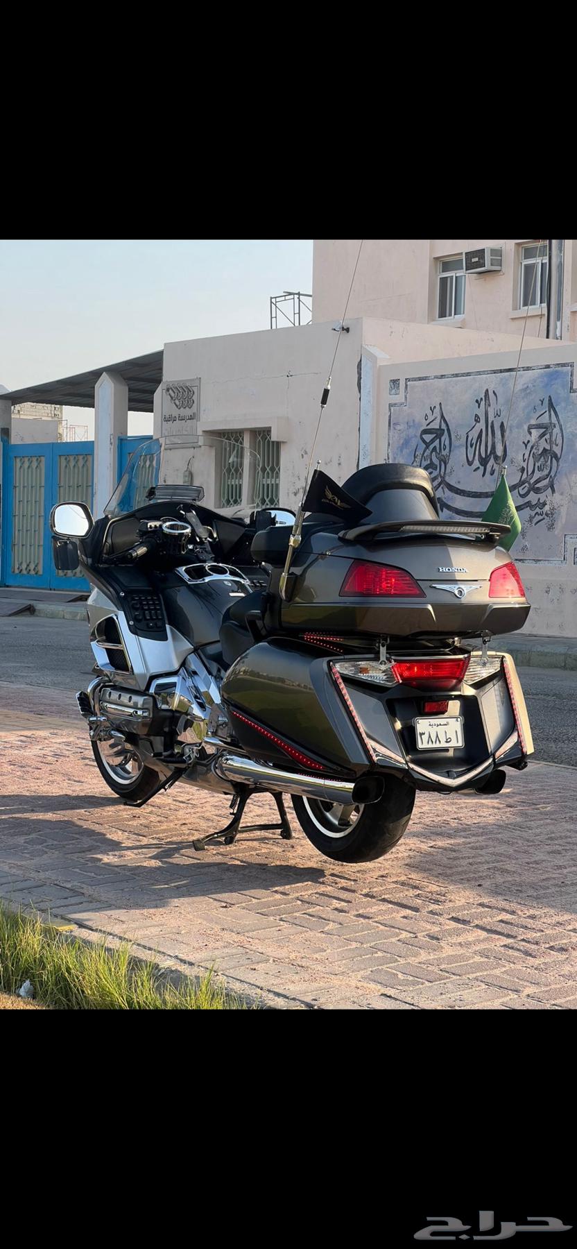 للبيع دراجه ناريه قولد وينج موديل 201364474973704705112