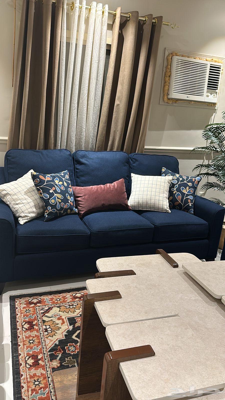 كنب نظيف للبيع مع طاولات64344598665346110