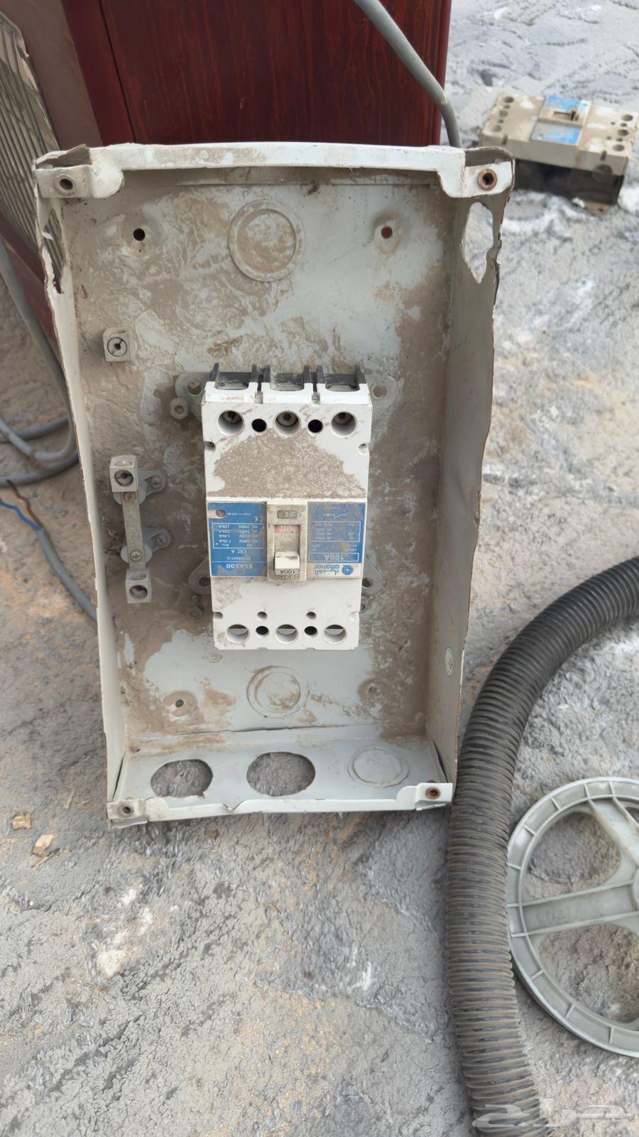 Dashboard and breaker64477617435905112