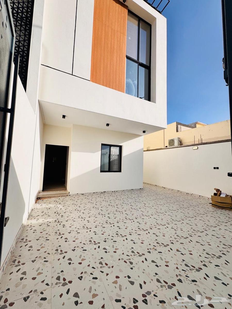 Roof villa for sale in Tabuk Al-Buadi neighborhood prime location near the park63613845033857111