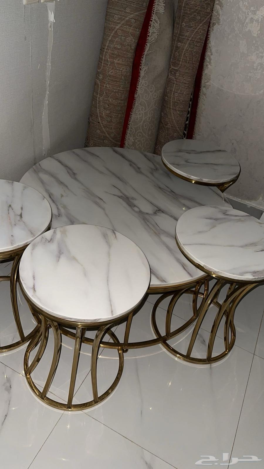 طاوله كبيره مع الخدمه64348363600898110