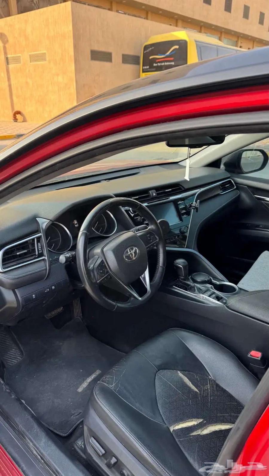 The buyer reviews the previous ad: limit 62 thousand v6 full option64485188639490113