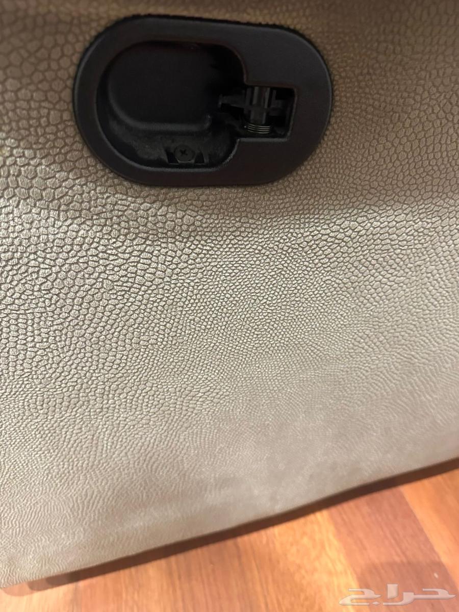 Two-piece sofa from Al-Mutlaq64343824765185112