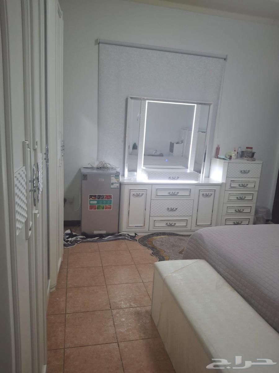 Bedroom furniture, floor sofa, and two refrigerators64342381651843113