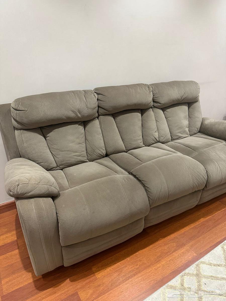Two-piece sofa from Al-Mutlaq64343824765185110