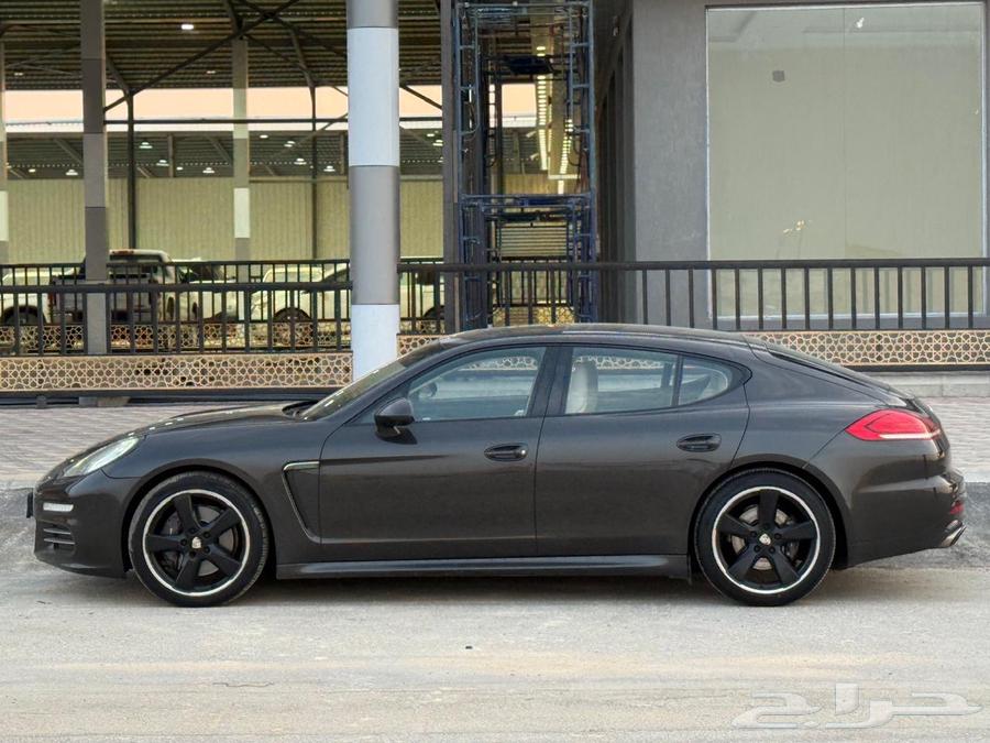 Porsche - Panamera - 2016 - Saudi - Half Full63618060386179112