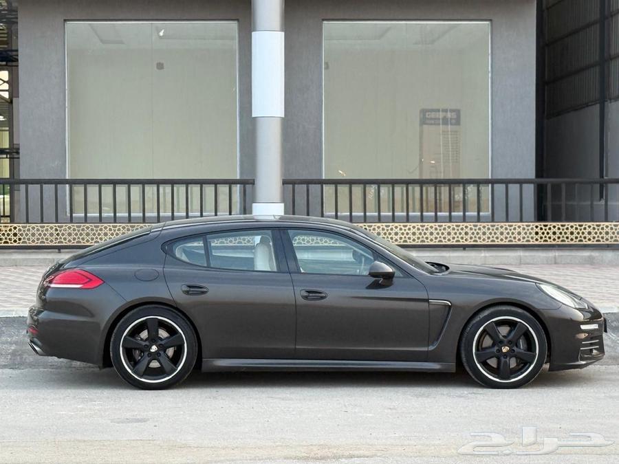 Porsche - Panamera - 2016 - Saudi - Half Full63618060386179113