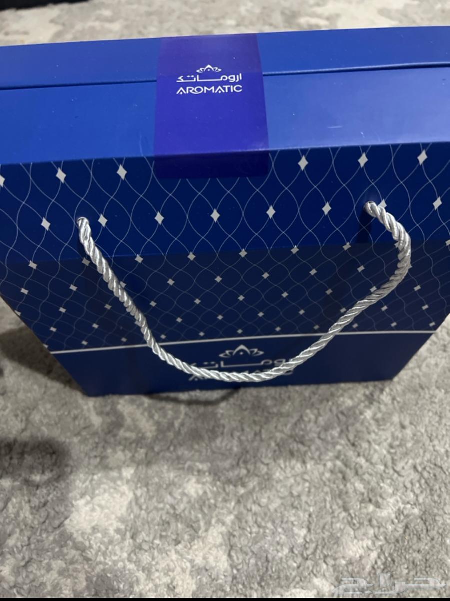 Aromatic diffuser device with essential oil64343374108289114