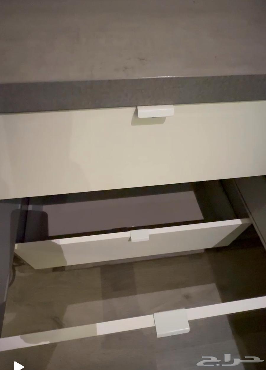 طاولة مكتب دراسي مستعمل للبيع بسعر مخفض64348056187650112