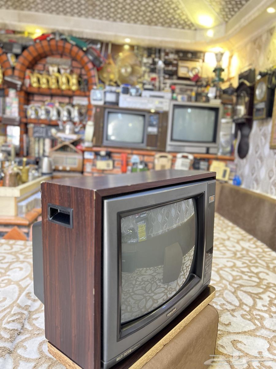 تلفزيون توشيبا خشبي قديم تراثي64348861069571111