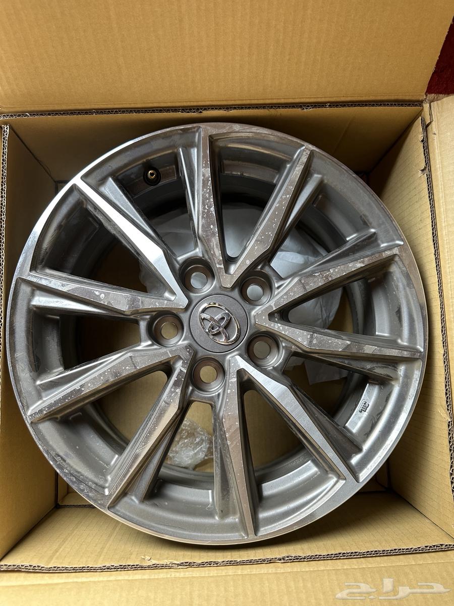 Selling upgraded 2025 Camry rims with semi-new lug nuts, used for two days64481433954051111