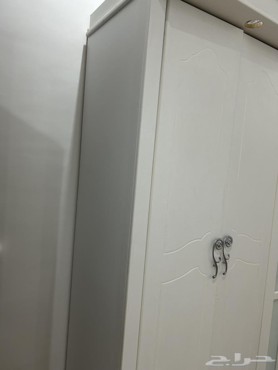 A clean closet, use its space and decorate it for guests and make it nice64344124327298110