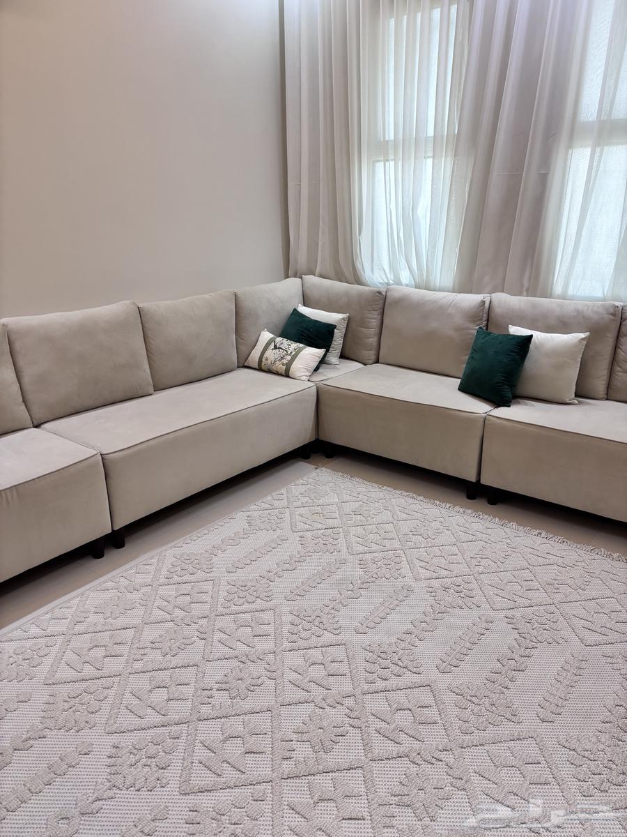 للبيع سجاد مع طقم الكنب64344986934658112