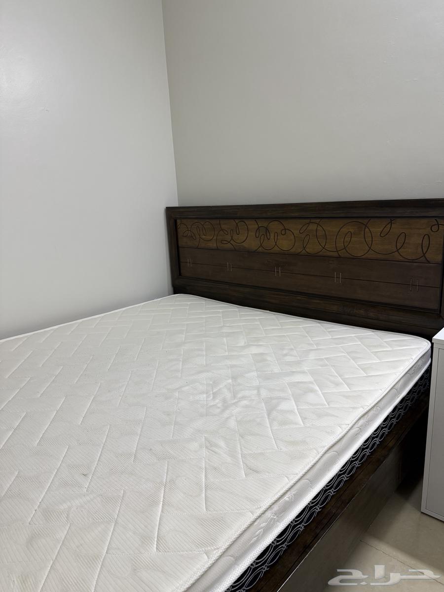 A complete bedroom set from Home Center in good condition64345001731330113