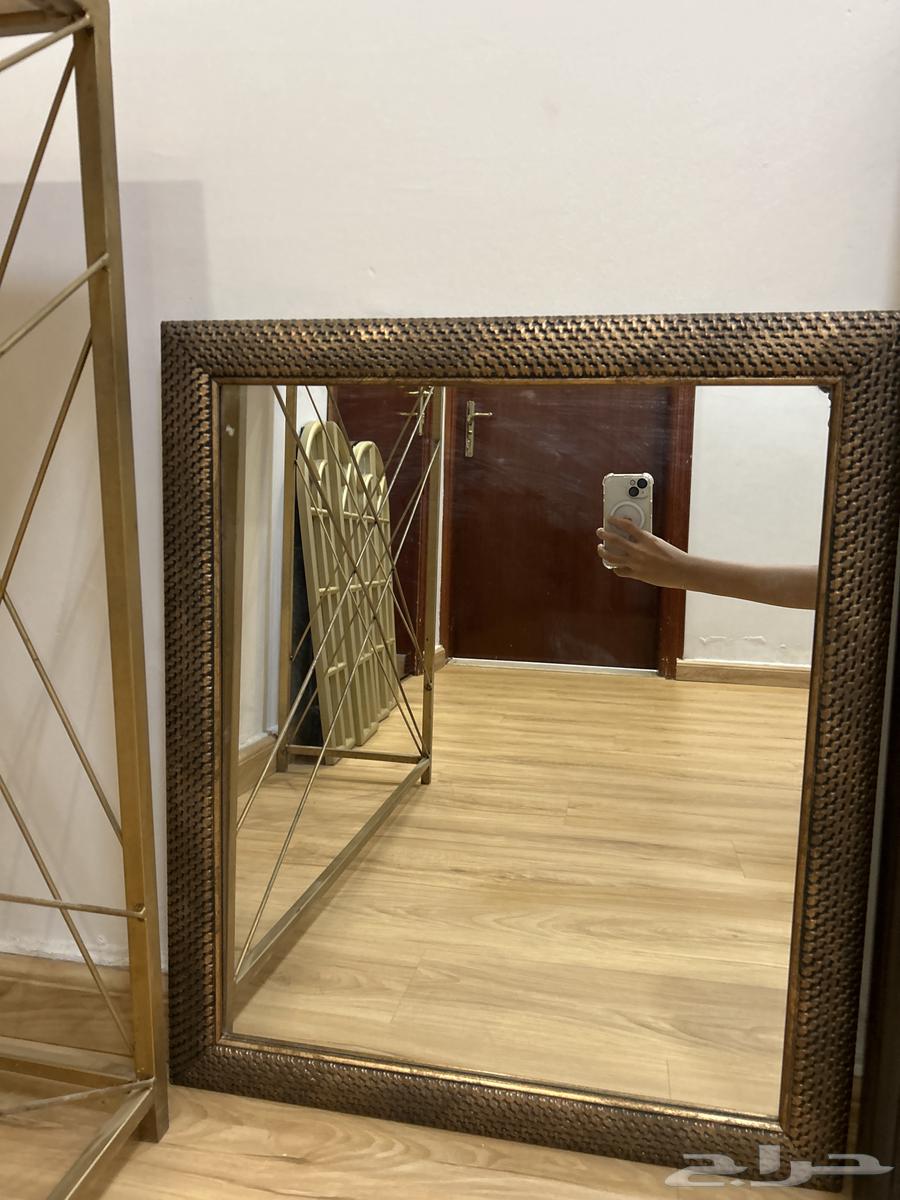 مرايات وطاوله للبيع في بعضها ما استخدمت جديده64336499640067111