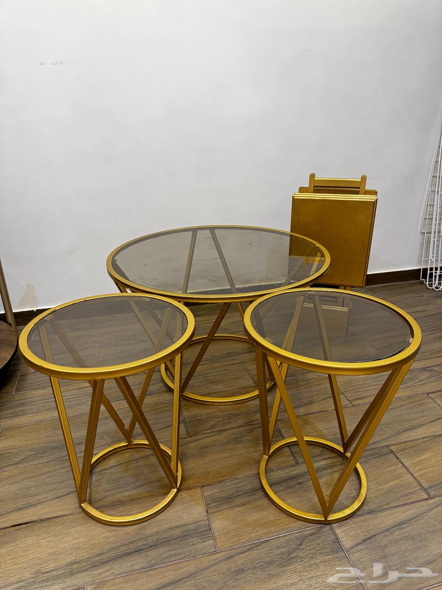 Large single table with 2 services and 4 side tables64345180433795110