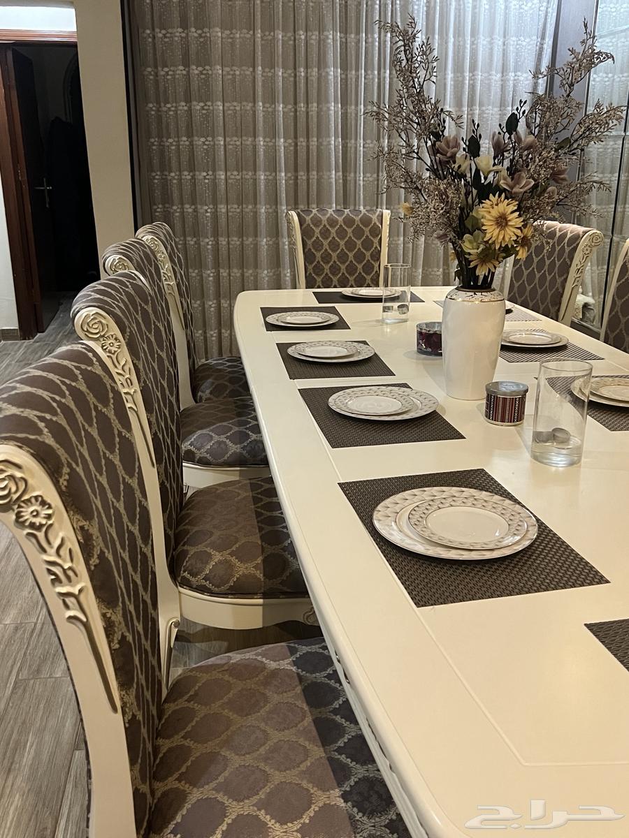 طاولة طعام فخمة شبه جديدة عشرة اشخاص64344926843779113