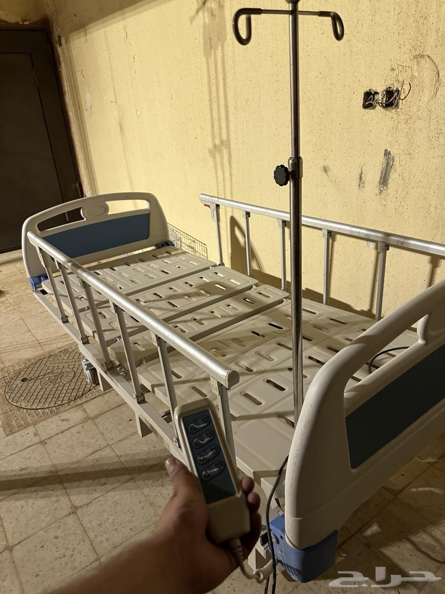 سرير طبي كهربائي مستخدم شهر فقط للبيع الحد 80064343703897985111