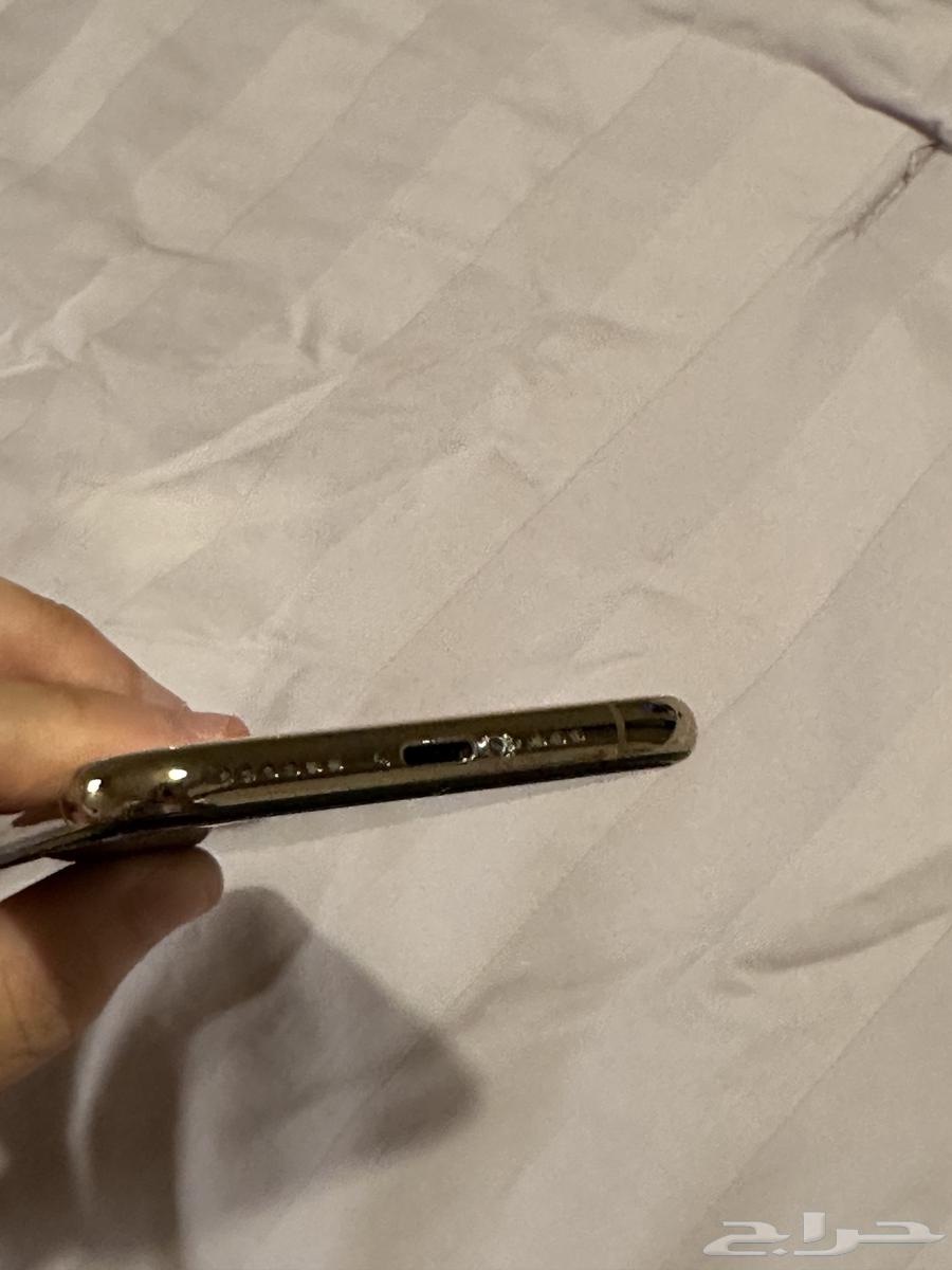 ايفون Xs ذهبي 25664342728780675113