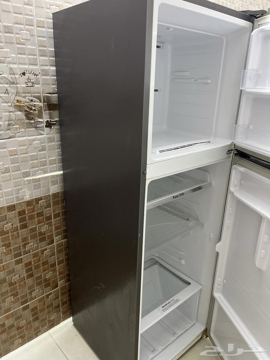 A refrigerator that cools well and makes ice64345135738115114