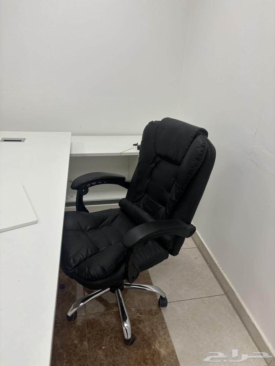 مكتب مدير جديد 2 م وكرسي جلد استخدام فقط 3 شهور مثل الجديد64348143662723112