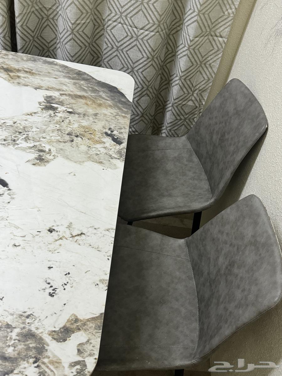 Dining table64348846335233110