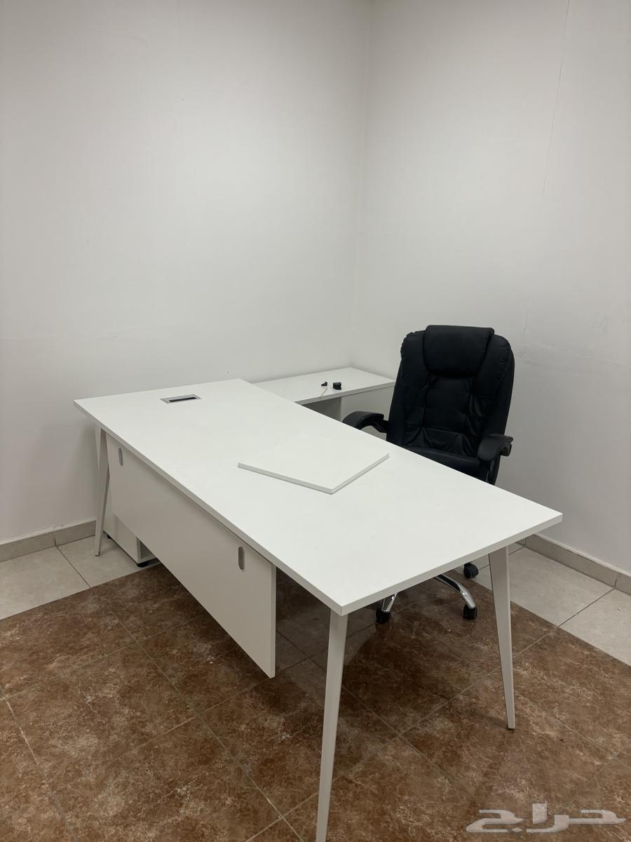 مكتب مدير جديد 2 م وكرسي جلد استخدام فقط 3 شهور مثل الجديد64348143662723114