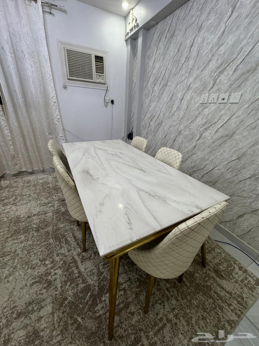 Dining table64348875562370111