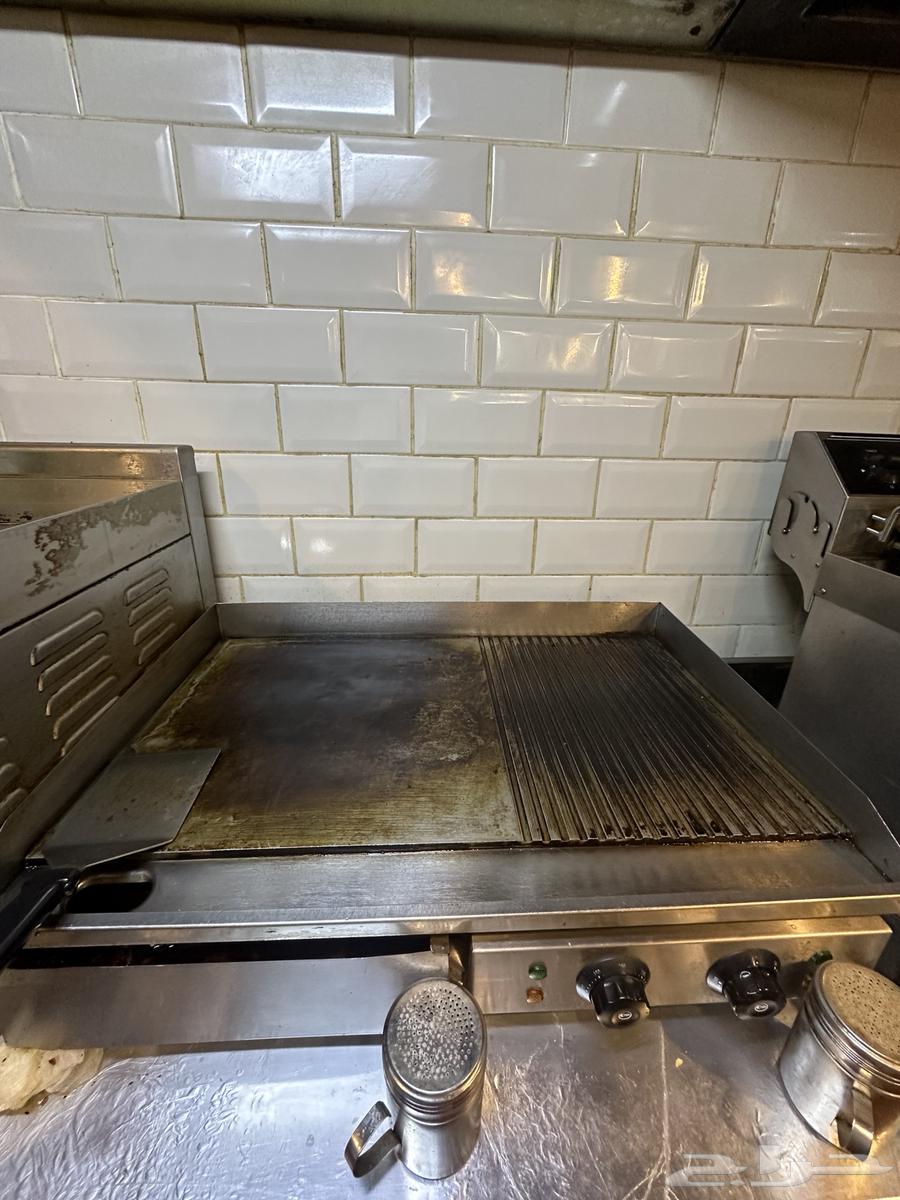 معدات مطعم مستعمله وبحالة ممتازة للبيع64346990650243114