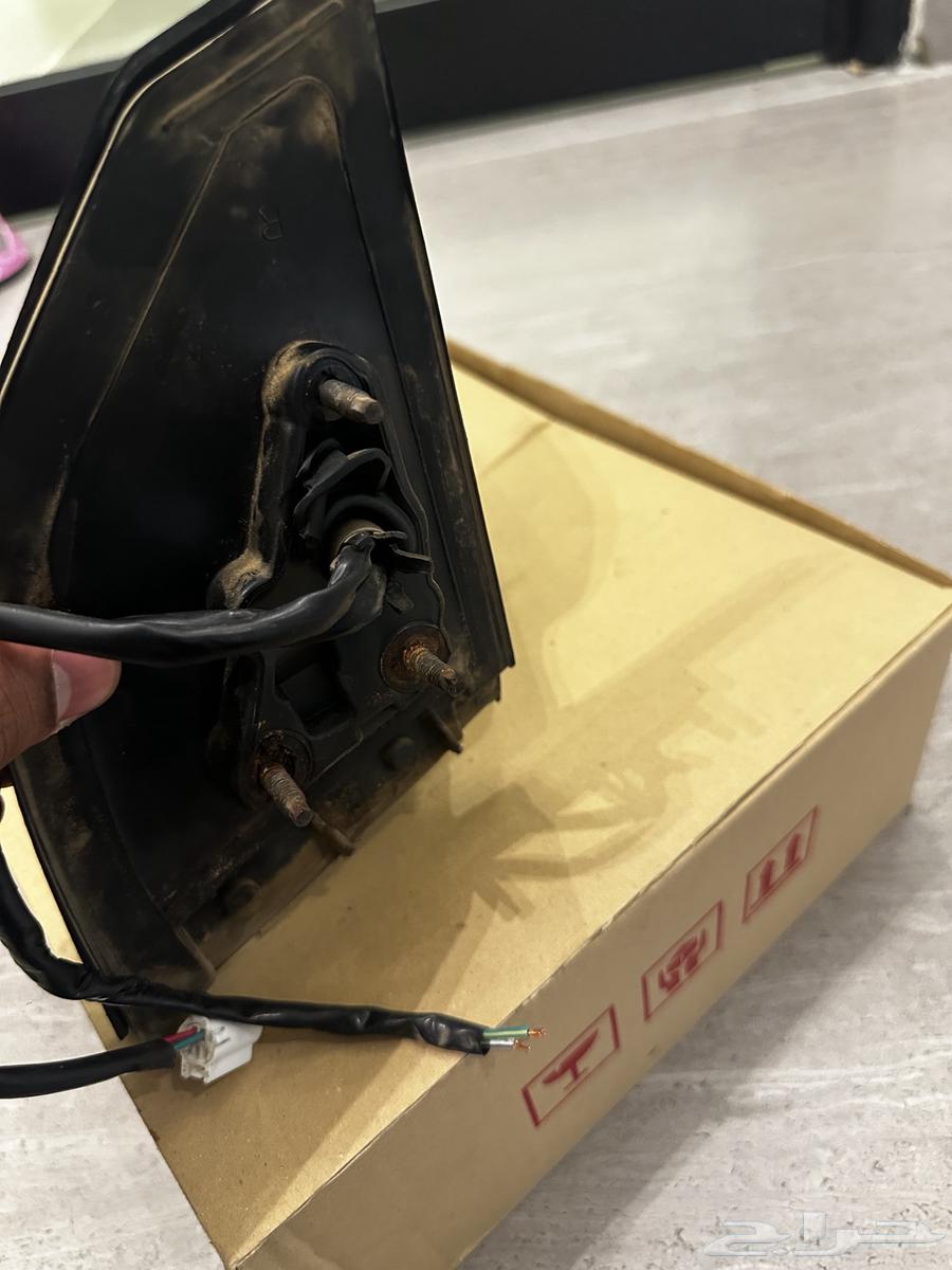 مرايه كورلا يمين تجاري فيها اشاره بدون صفط السعر 80 ريال64486191437059114