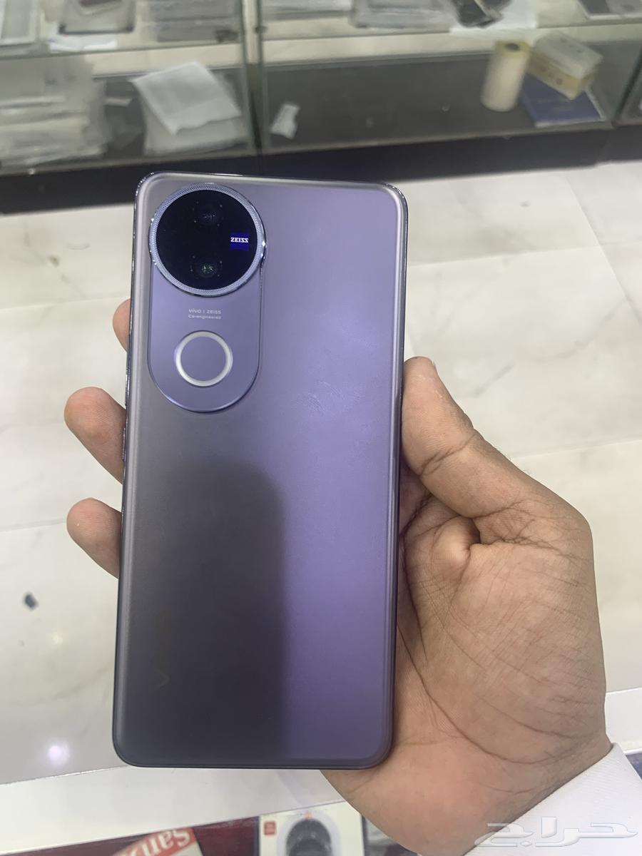Vivo V50 phone, almost new, warranty still valid, 512 memory64358512397953111