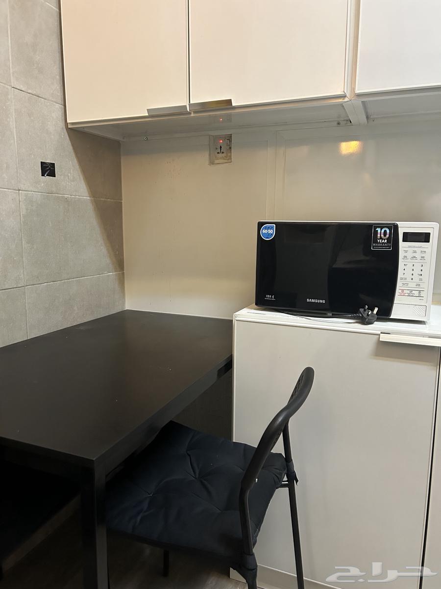 مطبخ ومايكرويف و طاولة طعام64344495334659110