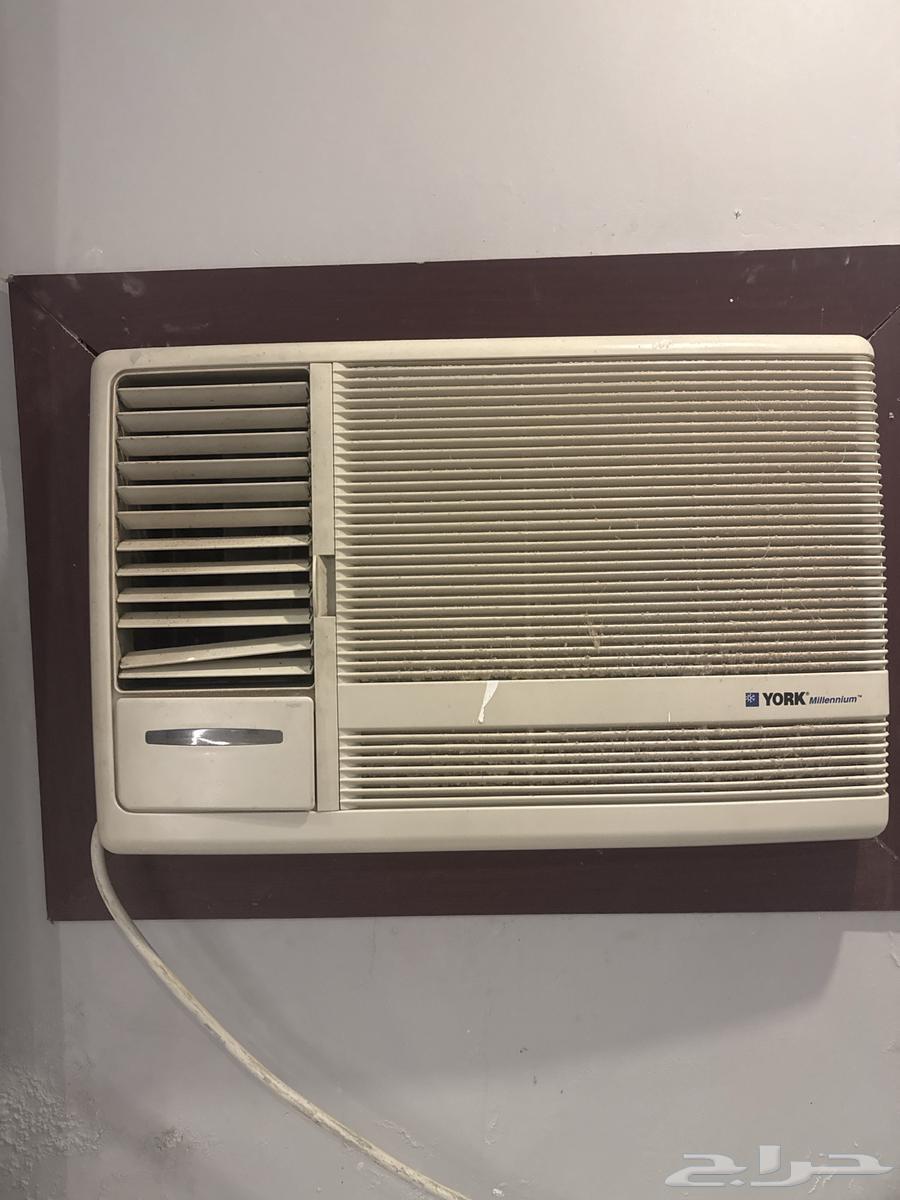 Good condition window air conditioner64345641698178110