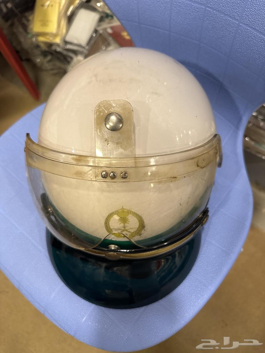 خوذه عسكريه قديمة64347080641283110