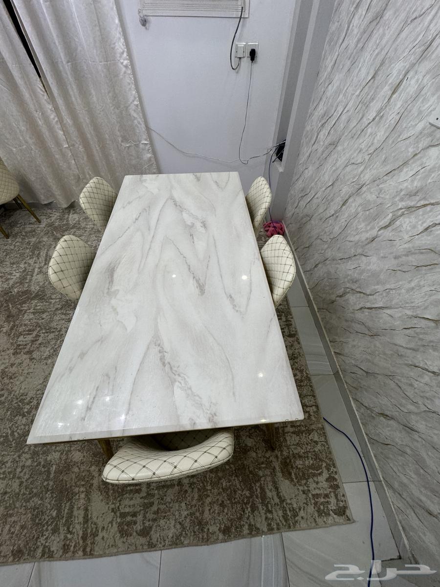 Dining table64348875562370110