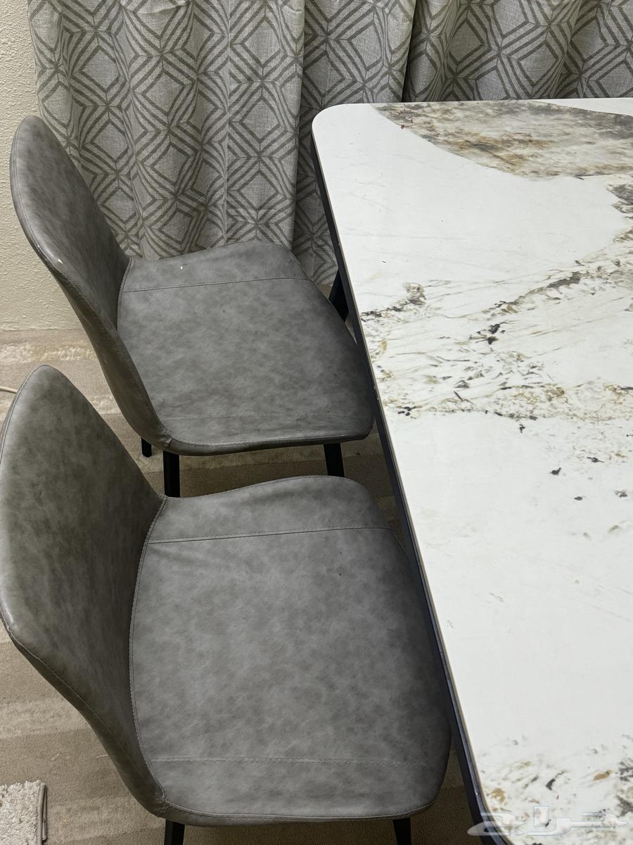 Dining table64348846335233112