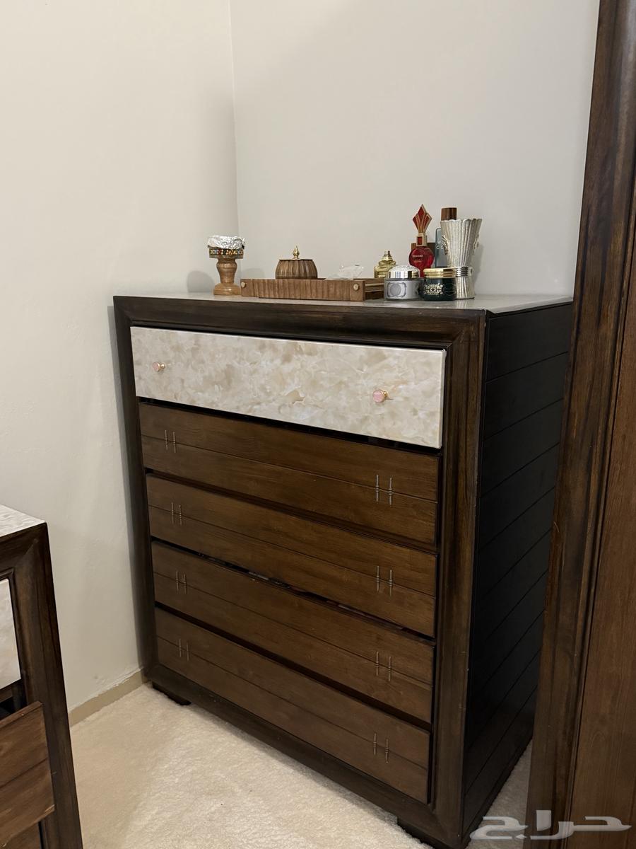 A complete bedroom set from Home Center in good condition64345001731330112