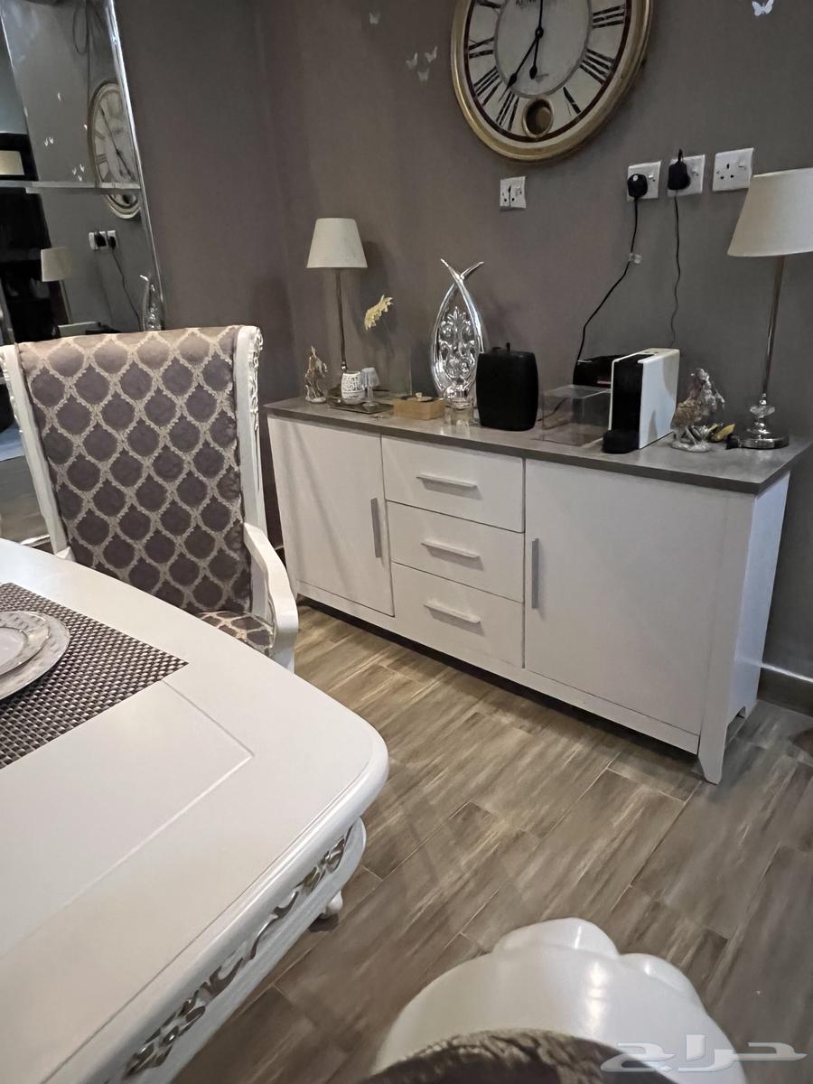 طاولة طعام فخمة شبه جديدة عشرة اشخاص64344926843779110