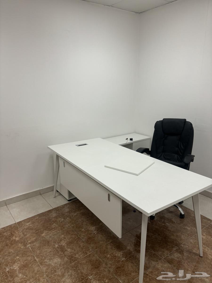 مكتب مدير جديد 2 م وكرسي جلد استخدام فقط 3 شهور مثل الجديد64348143662723113