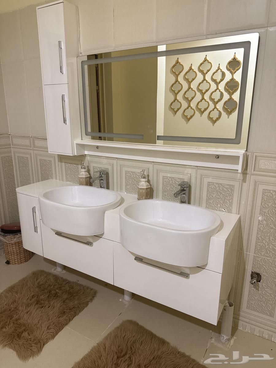 Laundry for sale, used gently, reason for sale is moving to a bigger house64345864769281111