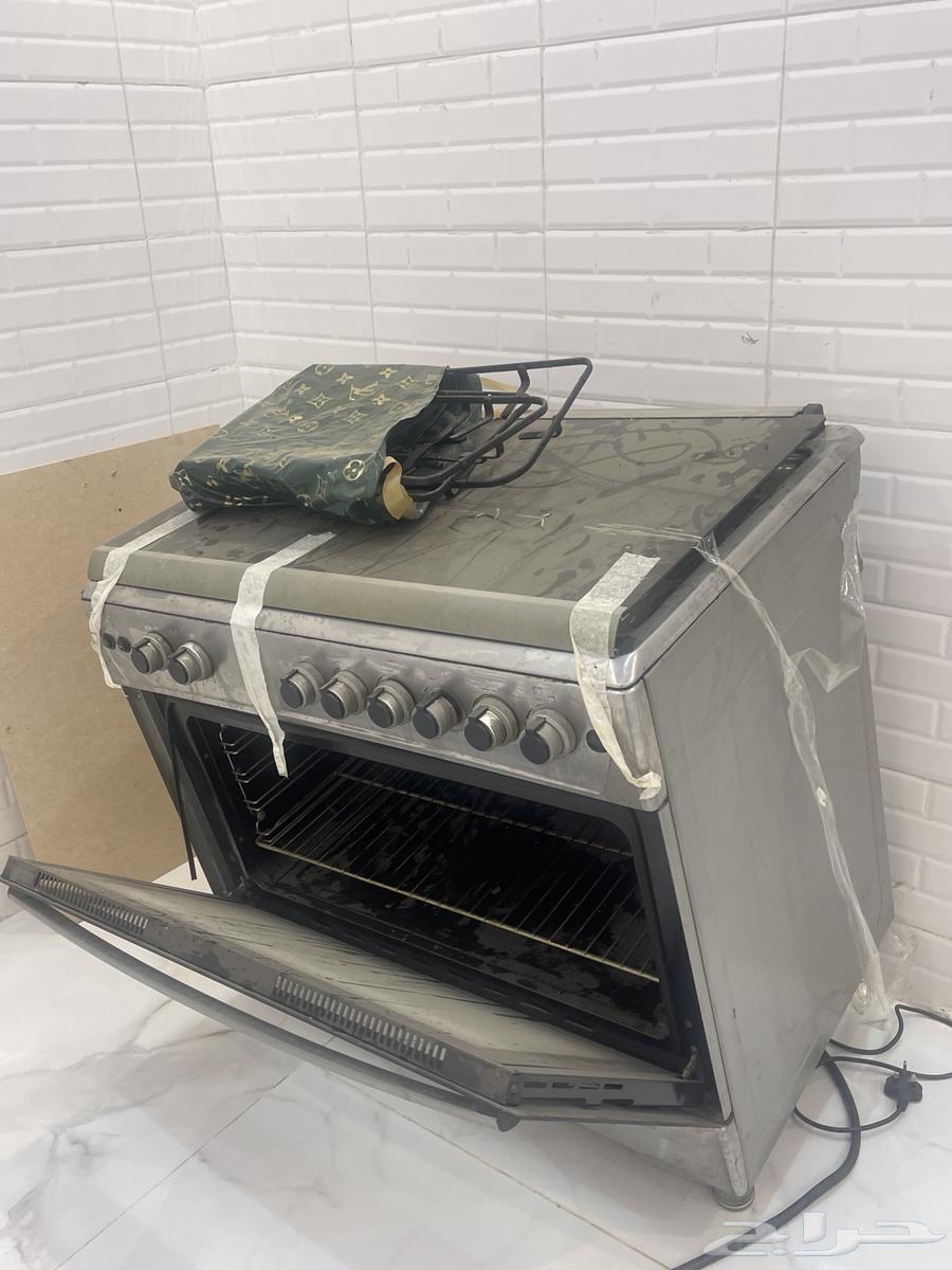 فرن مستعمل نظيف يوجد كسر فالباب الفرن فقط64341841024899111