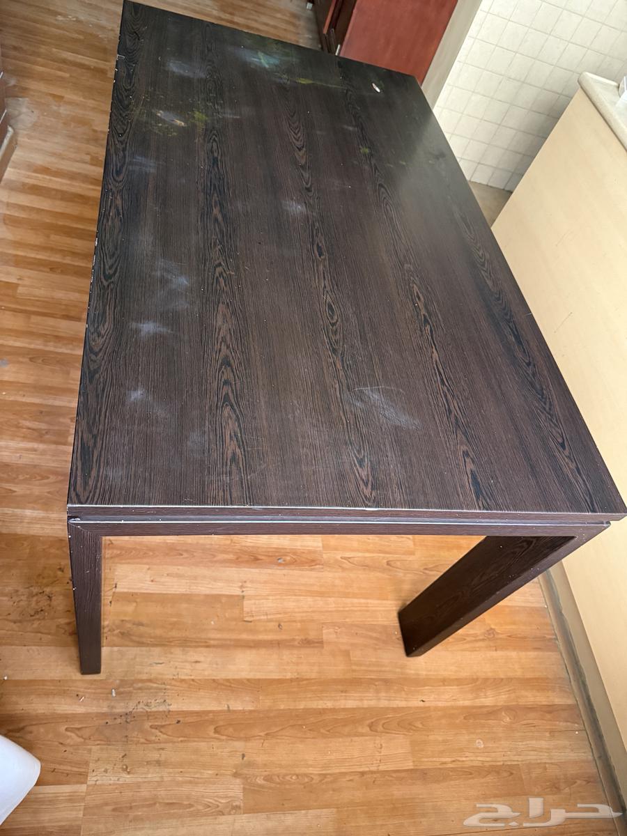 Stylish dining table with scratches64336126578307110