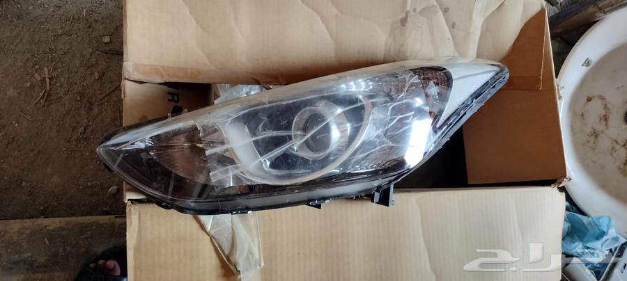 Original Hyundai i30 car spark plug in its box, plug from the driver's side64480125738755110