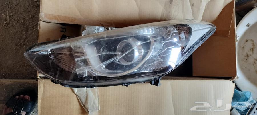 Original Hyundai i30 car spark plug in its box, plug from the driver's side64480125738755112