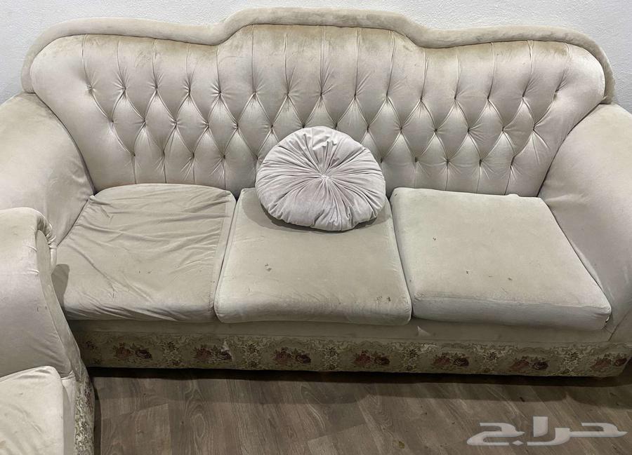 كنب بحاله جيده يحتاج غسيل64338123575171111