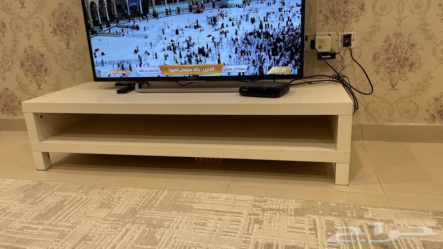 كنب مع طاولة تلفزيون للبيع64338584795395114